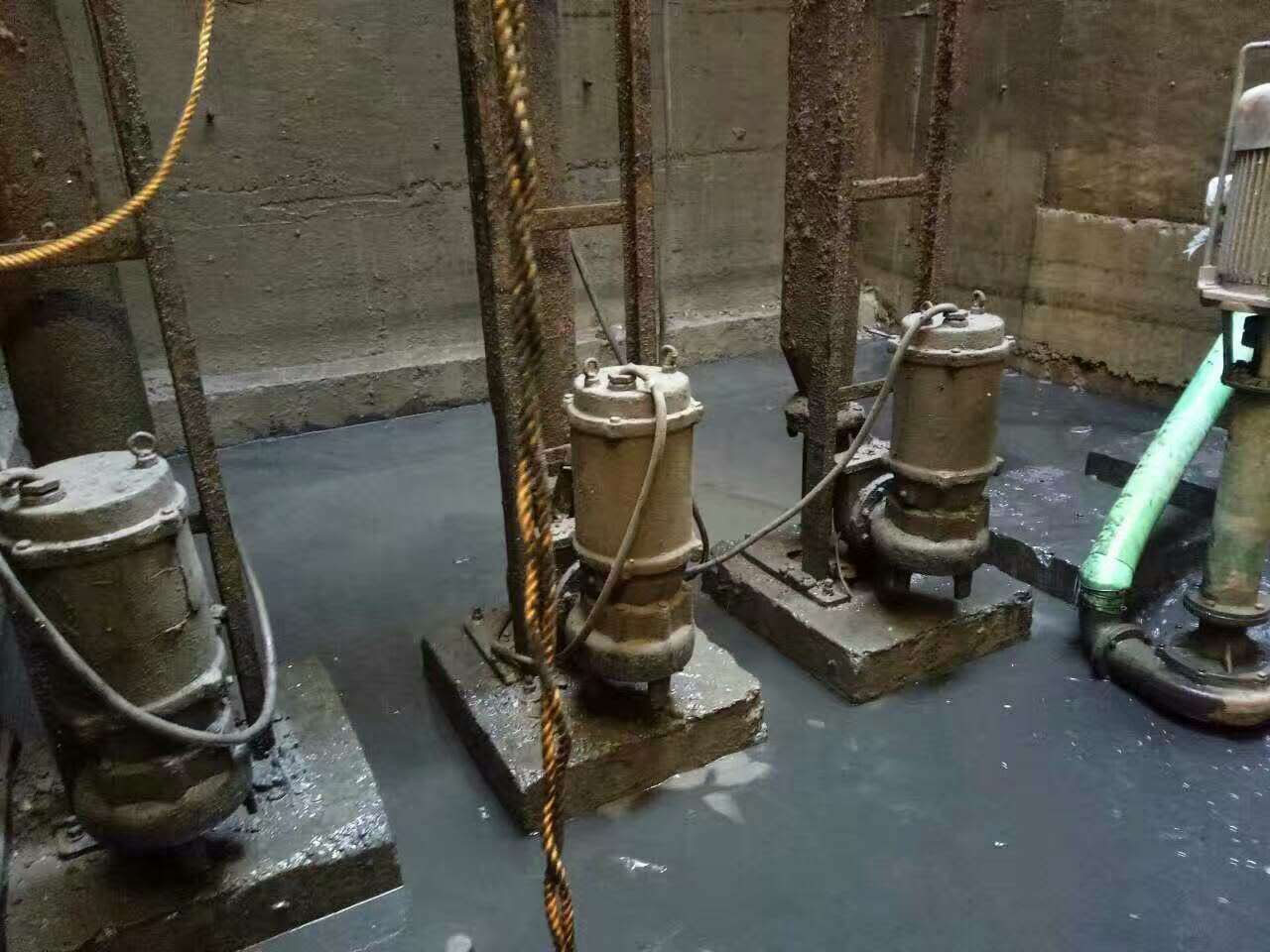 神农架污水池清理